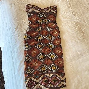 Nicole Miller silky fitted dresss with some ruching. Fun print, super sexy.